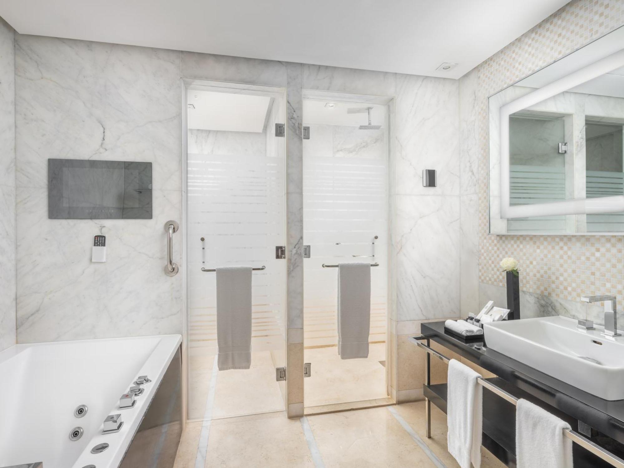 The Venue Jeddah Corniche Hotel Luaran gambar Bathroom