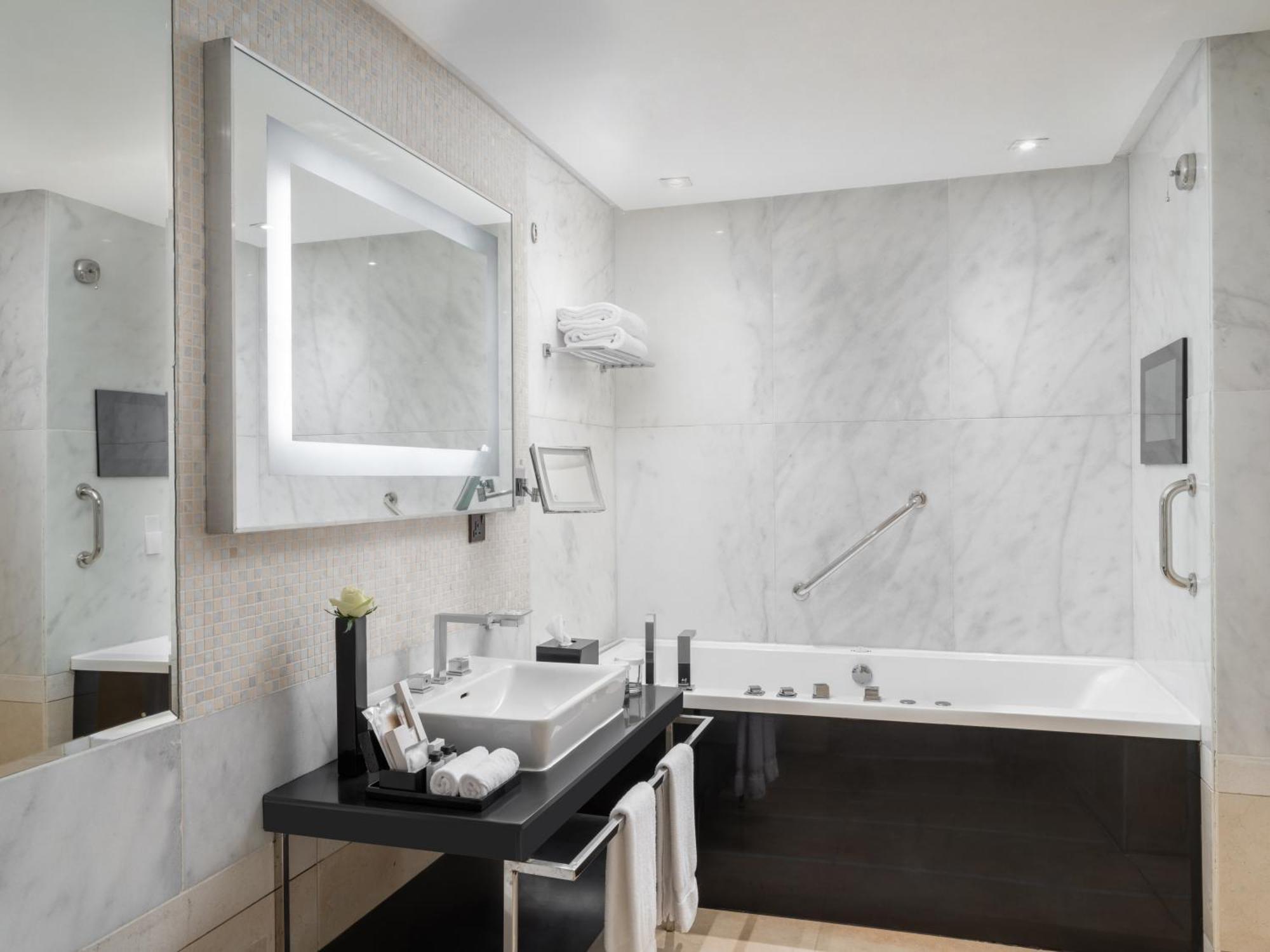The Venue Jeddah Corniche Hotel Luaran gambar Bathroom