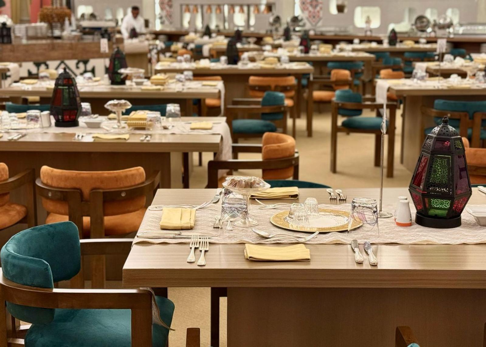 The Venue Jeddah Corniche Hotel Luaran gambar The dining room at the Emirates Lounge at Dubai International Airport